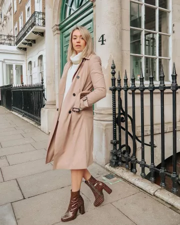 Vestido de jersey blanco de Lauren Louise en la cuenta de Instagram @laaurenlouisee