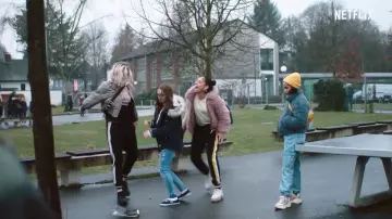 Pink Teddy Bear Coat worn by a girl in We are the Wave Season 1