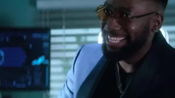 Rond de couleur jaune vintage lunettes de soleil portées par Wilfred Wigans (Lamorne Morris) dans injectés de sang