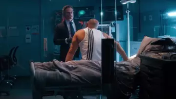 Un t-shirt blanc porté par Ray Garnison / injectés de sang (Vin Diesel) dans injectés de sang