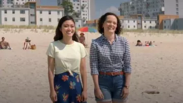 Madewell Blue Floral Midi Skirt usada por Joy (Jessica Lu) en God Friended Me Temporada 2 Episodio 4