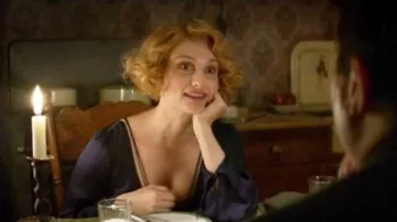 The blue dress Queenie Goldstein (Alison Sudol) in fantastic animals