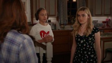 Les Gens libres noir imprimé floral mini robe porté par Taylor Otto (Meg Donnelly) dans American Housewife Saison 04 Épisode 04
