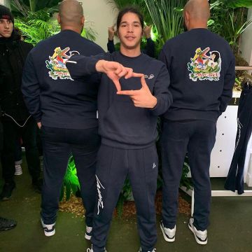 Le sweatshirt Lacoste X Moha La Squale porté par Moha La Squale   sur son compte Instagram @mohalasquale 