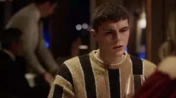 Le pull rayé porté par Damiano (Riccardo Mandolini) dans Baby (S02E03)