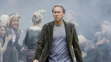 The gray t-shirt of John Koestler (Nicolas Cage) in Predictions