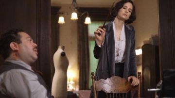 The magic wand of Tina Goldstein (Katherine Waterston) in fantastic animals