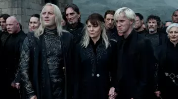El atuendo de Narcissa Malfoy (Helen McCrory) en Harry Potter y las Reliquias de la Muerte: Parte 2