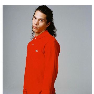 Le polo Lacoste rouge à manches longues porté par Moha La Squale sur son compte Instagram @mohalasquale 