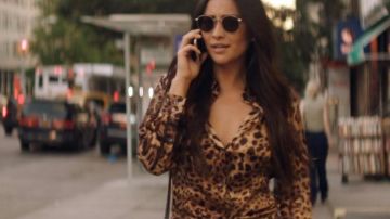 Blouse leopard Peach Salinger (Shay Mitchell) in YOU (S01)