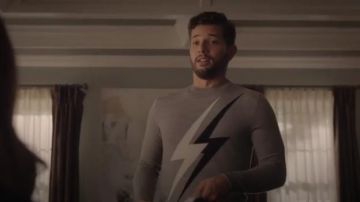 Grey lightning bolts crewneck sweater worn by Sam Jones (Rafael de la Fuente) in Dynasty Season 3 Episode 2