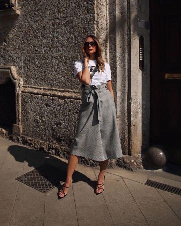 T-shirt classique de Elisa Taviti sur l'Instagram account @elisataviti