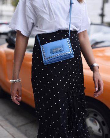 Imprimé Logo T shirt de Elisa Taviti sur l'Instagram account @elisataviti