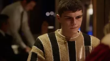 Le pull rayé Bonsai de Damiano Younes (Riccardo Mandolini) dans Baby (S02E03)