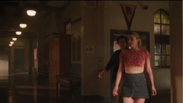 Bleu Gratuit Donyale jupe portée par Betty Cooper (Lili Reinhart) à Riverdale Saison 4 Épisode 2