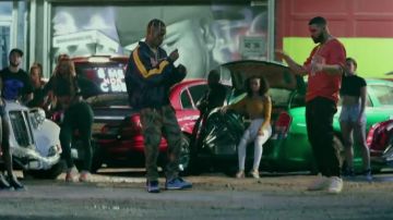 The pair of Travis Scott x Air Jordan 4 “Houston Oilers” scope by Travis Scott in her video clip SICKO MODE feat. Drake