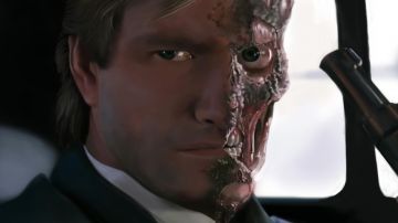Le masque de two face (Aaron Eckhart) dans The Dark Knight Rises