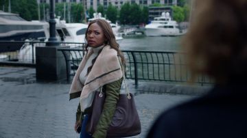 Gucci Bourgogne Soho sac à main porté par Tasha Saint-Patrick (Naturi Naughton) comme on le voit dans l'Alimentation (S06E02)
