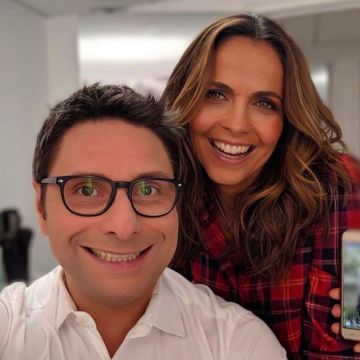 La chemise rouge à carreaux de Cali Morales sur son compte Instagram @calimoralesm6