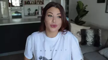 Tee shirt Freddie Mercury brought by EnjoyPhoenix in the video THE 5 THINGS THAT I'M FED up with being TOLD !
