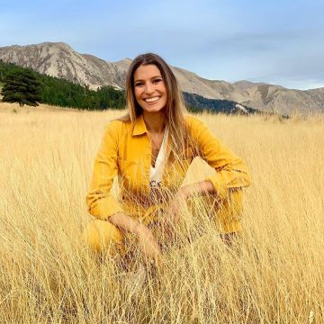 El mono amarillo de Laury Thilleman en su cuenta de Instagram @laurythilleman