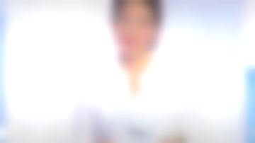 The blouse ruffles down sleeves and at neckline • Collar of Mélanie Taravant in C to tell the 22.10.2019