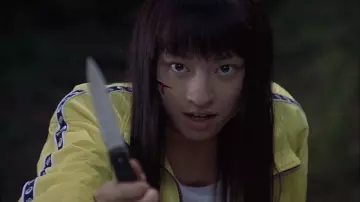 The tracksuit yellow Asics of Takako Chigusa - Onna 13-ban (Chiaki Kuriyama) in the film Battle Royale
