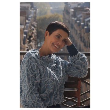 La sudadera azul de Cristina Córdula en la cuenta de Instagram de @cristinacordula