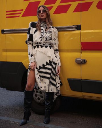 Botas Negras Mujer de Elisa Taviti en la cuenta de Instagram @elisataviti