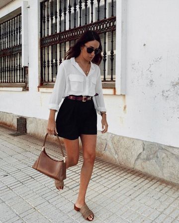 Gafas de sol grises de Ana Rey en la cuenta de Instagram @dorytrendy