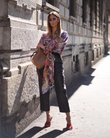 Musubi maxi noué sac à bandoulière en cuir de Elisa Taviti sur l'Instagram account @elisataviti