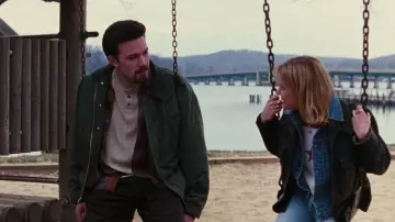 La veste vert foncé de Holden McNeil (Ben Affleck) dans Méprise multiple