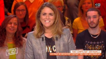 The t-shirt black living cool of Valerie Benaim in It is that of the tv !