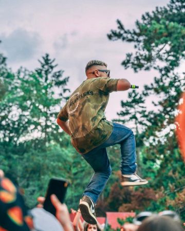 The pair of sneakers Nike Jordan of Hamza on his account Instagram @hamzasaucegod