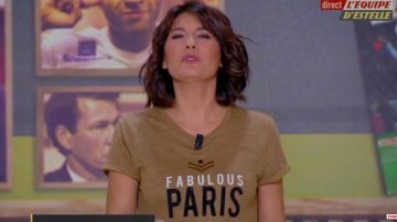La camiseta recta de cuello redondo serigrafiada en lino beige Fabulous Paris de Estelle Denis en L'Équipe d'Estelle el 23.10.2019