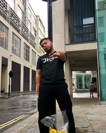 The t-shirt Dior black Hamza on the account Instagram of @hamzasaucegod