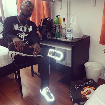 Le sweat noir Moschino porté par Leto  sur le compte Instagram de @letopsothug 