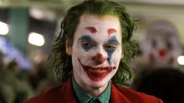 Le costume porté par Arthur Fleck (Joaquin Phoenix) dans le film Joker 