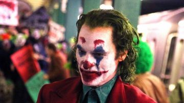 The wig worn by Arthur Fleck (Joaquin Phoenix) in the film Joker 