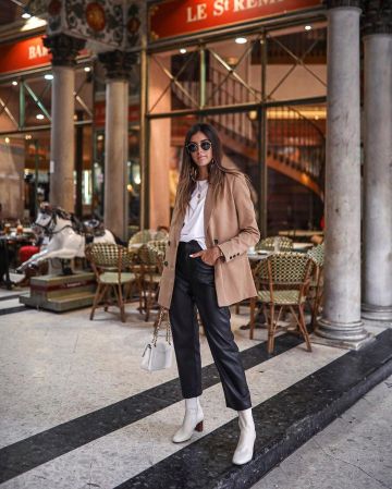 Pantalones rectos de cuero de Lisa Germaneau en la cuenta de Instagram de @lisagermaneau