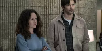 Chaqueta beige de Steven Crain (Michiel Huisman) en The Haunting (S01)
