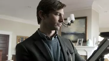 Blazer gris de Steven Crain (Michiel Huisman) dans The Haunting (S01)