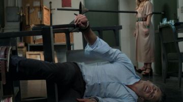 Chemise bleu de Joel Hammond (Timothy Olyphant) dans Santa Clarita Diet (S01)