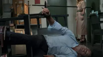 Chemise bleu de Joel Hammond (Timothy Olyphant) dans Santa Clarita Diet (S01)