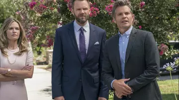 Veste de costume grise de Joel Hammond (Timothy Olyphant) dans Santa Clarita Diet (S01)