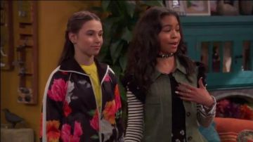 Pam & Gela Noir Floral Veste de survêtement porté par Tess O'Malley dans du Corbeau à Domicile de la Saison 03, Épisode 11
