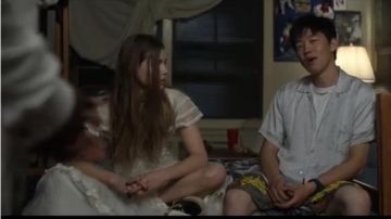 Vans Old Skool Sneak­er worn by Alaska Young (Kristine Froseth) as seen on Looking for Alaska Season01 Episode02