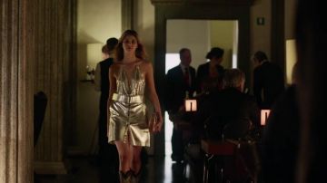 Le top argenté de Chiara (Benedetta Porcaroli) dans Baby (S02E05)