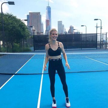 The leggings Nike of Eugenie Bouchard on the account Instagram of @geniebouchard