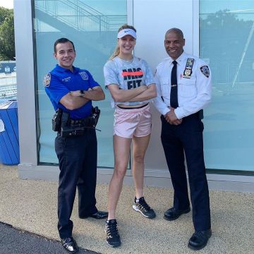 The visor Nike white Eugenie Bouchard on the account Instagram of @geniebouchard